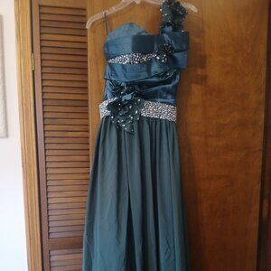 Emerald green long dress/gown with beautiful embellishments, size 2